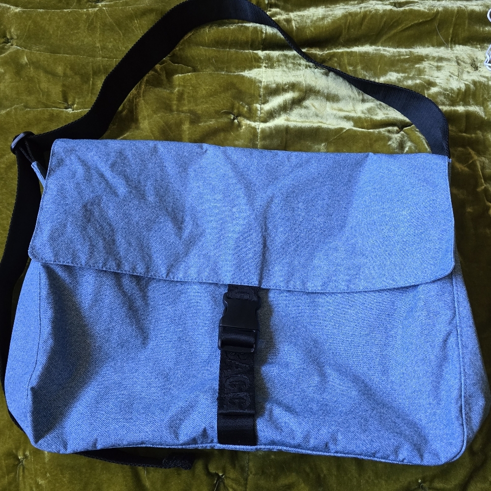 **SOLD** Baggu Nylon Messenger Bag
